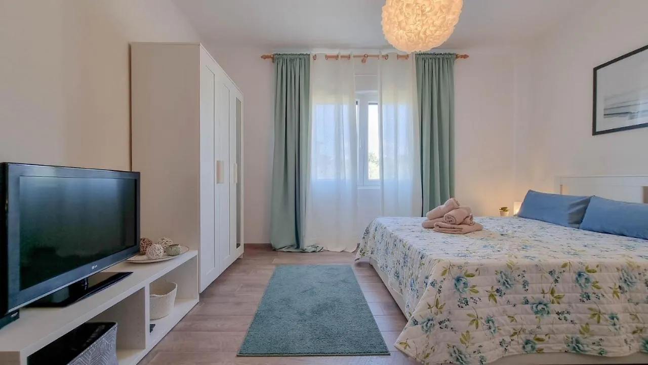 Ester Novigrad Istria